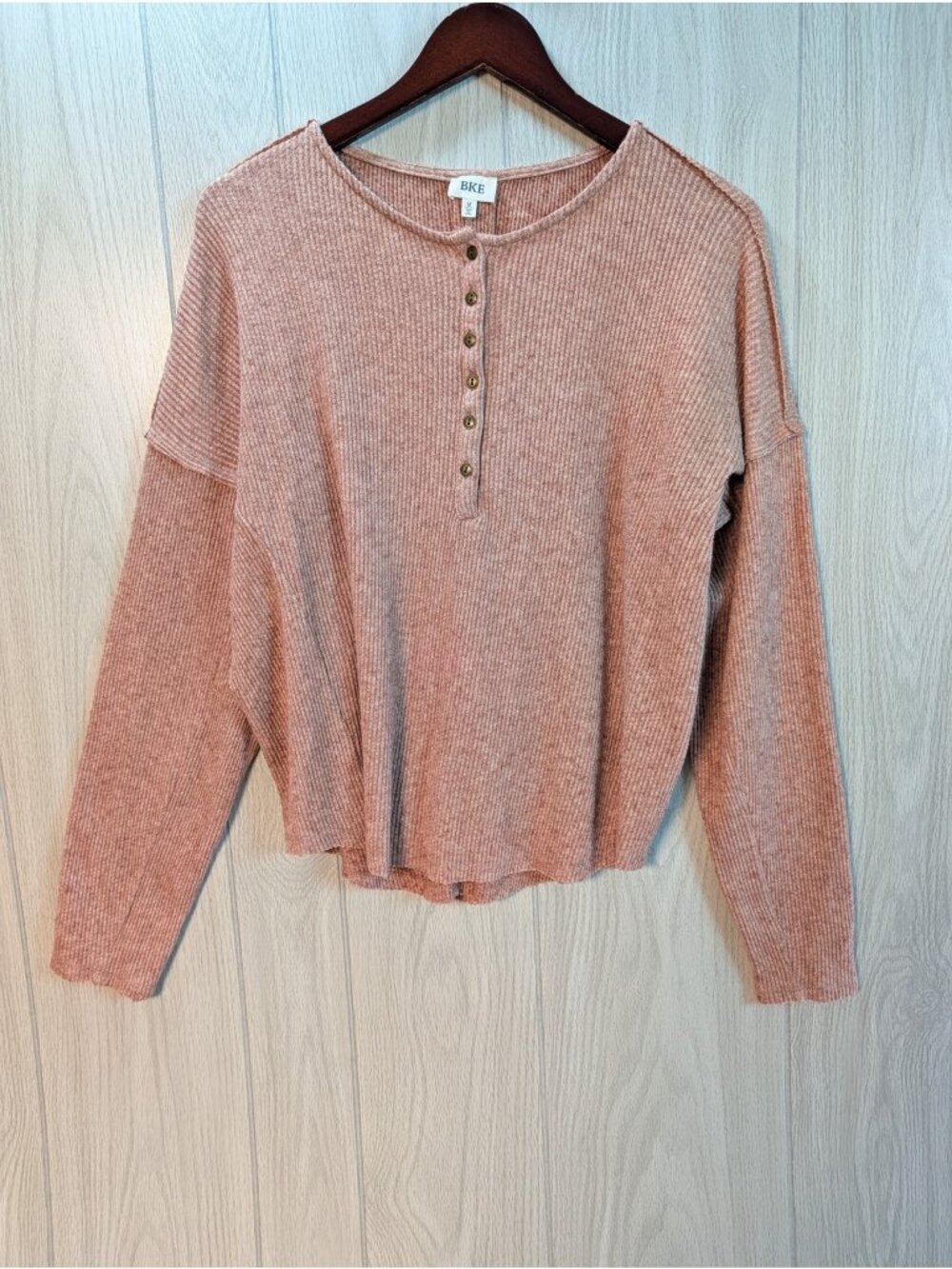 BKE Women’s Waffle-Knit Thermal long sleeve Henley Pullover - Beige Medium
